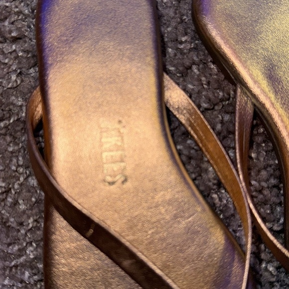 Toddler tkees slides - Picture 2 of 3